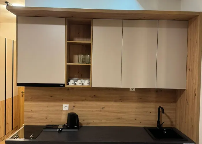 Mak D038 - U Sklopu Hotela Vucko